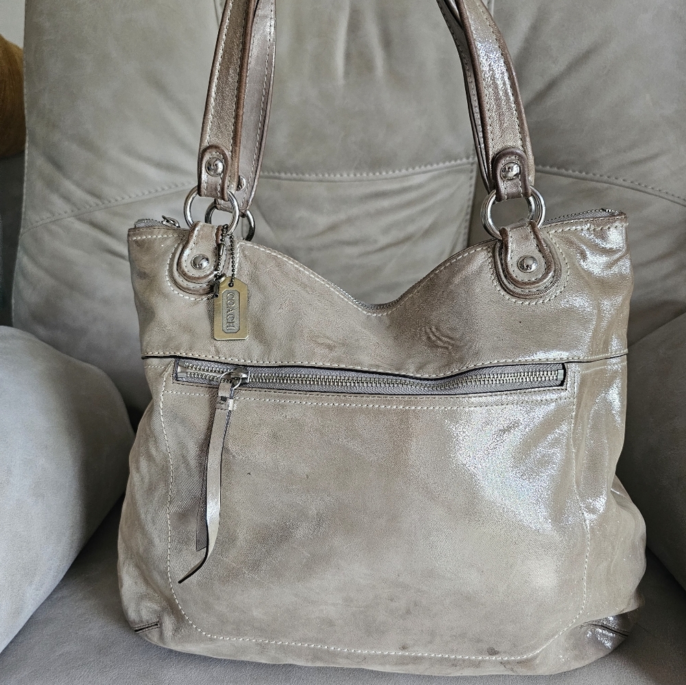 Coach Soho Vtg Bleecker‎ leather Metallic Shiny shoulder Tote bag front pocket